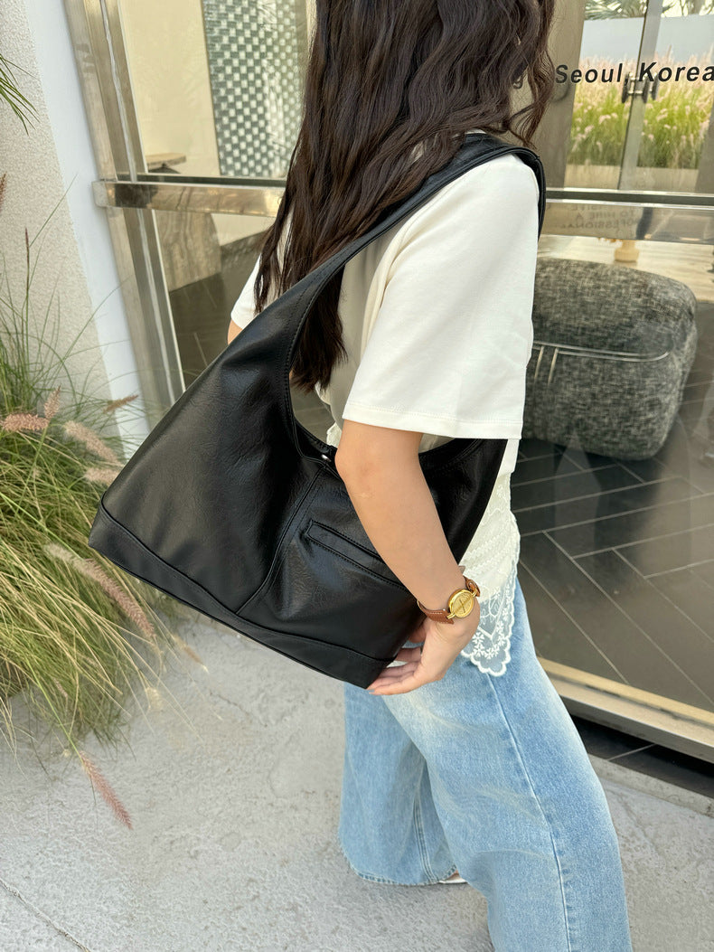 Nine to Fine Hobo Bag in Black