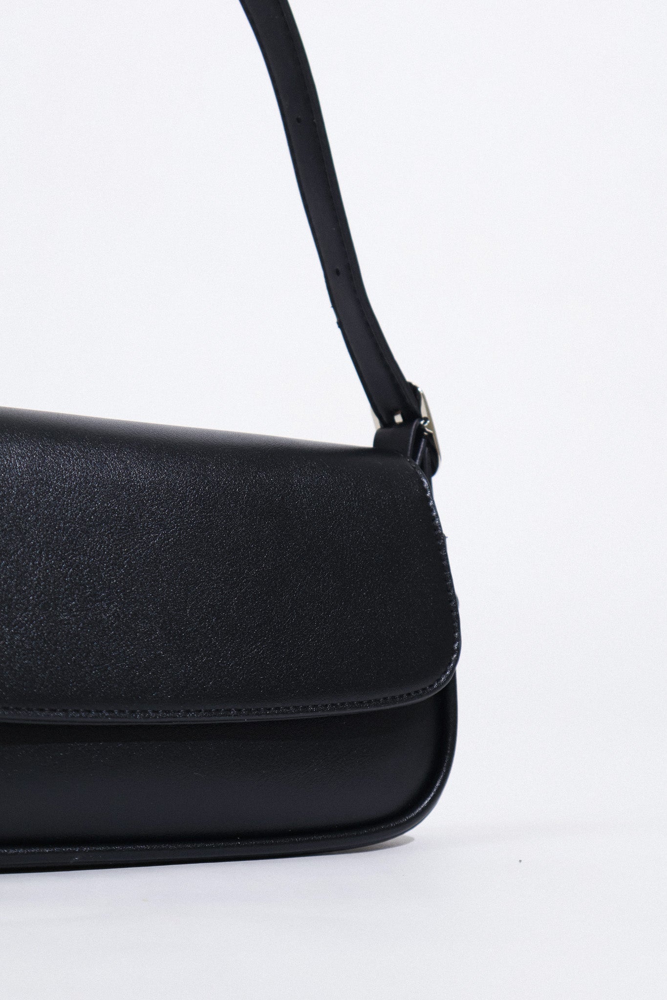 Daydreamer Shoulder Bag in Black